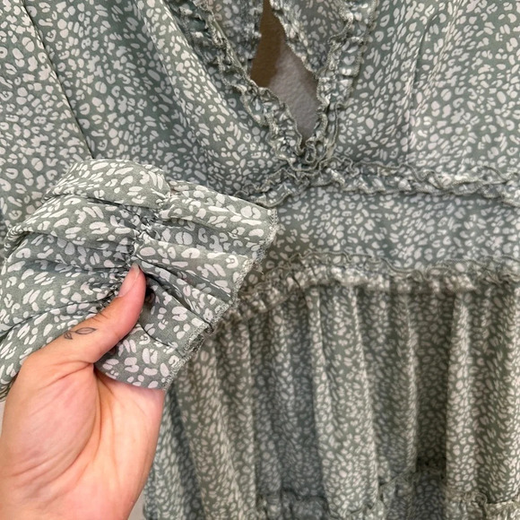 Deep V-Neck Long Sleeve Floral Mini Dress - Picture 7 of 8